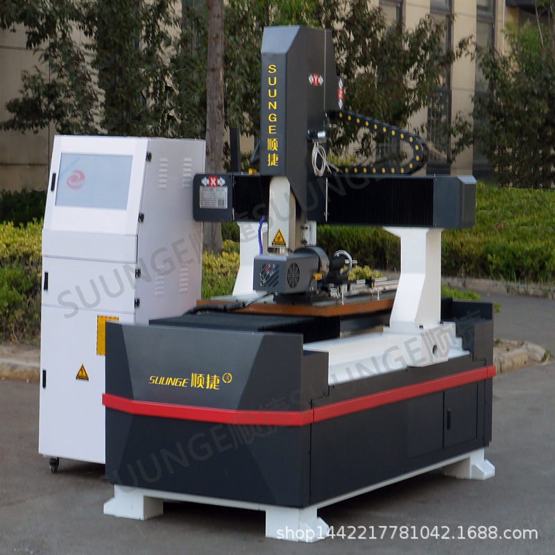 Máquina de grabado pequeña automática CNC carpintería publicitaria piedra de alta precisión plano estereoscópico molde de metal máquina de marcado