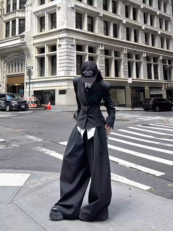 黑色戗驳领正肩西装外套女修身气质小个子西服|undefined