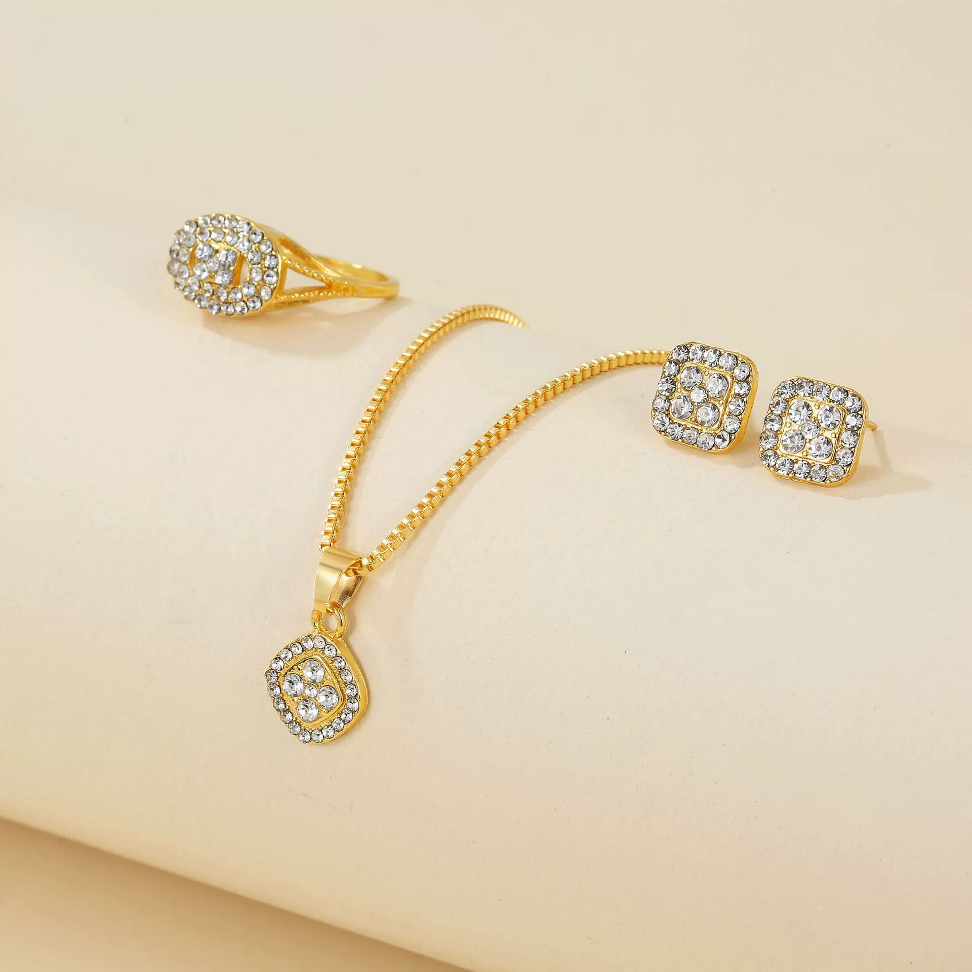 Сплав трансграничный легкий экстравагантный бриллиантовый геометрический ожерелье кольцо серьги 3 комплекта стильный простой дикий набор ювелирных изделий