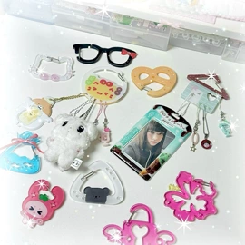 钥匙扣及钥匙扣配件;动漫立牌;冰箱贴