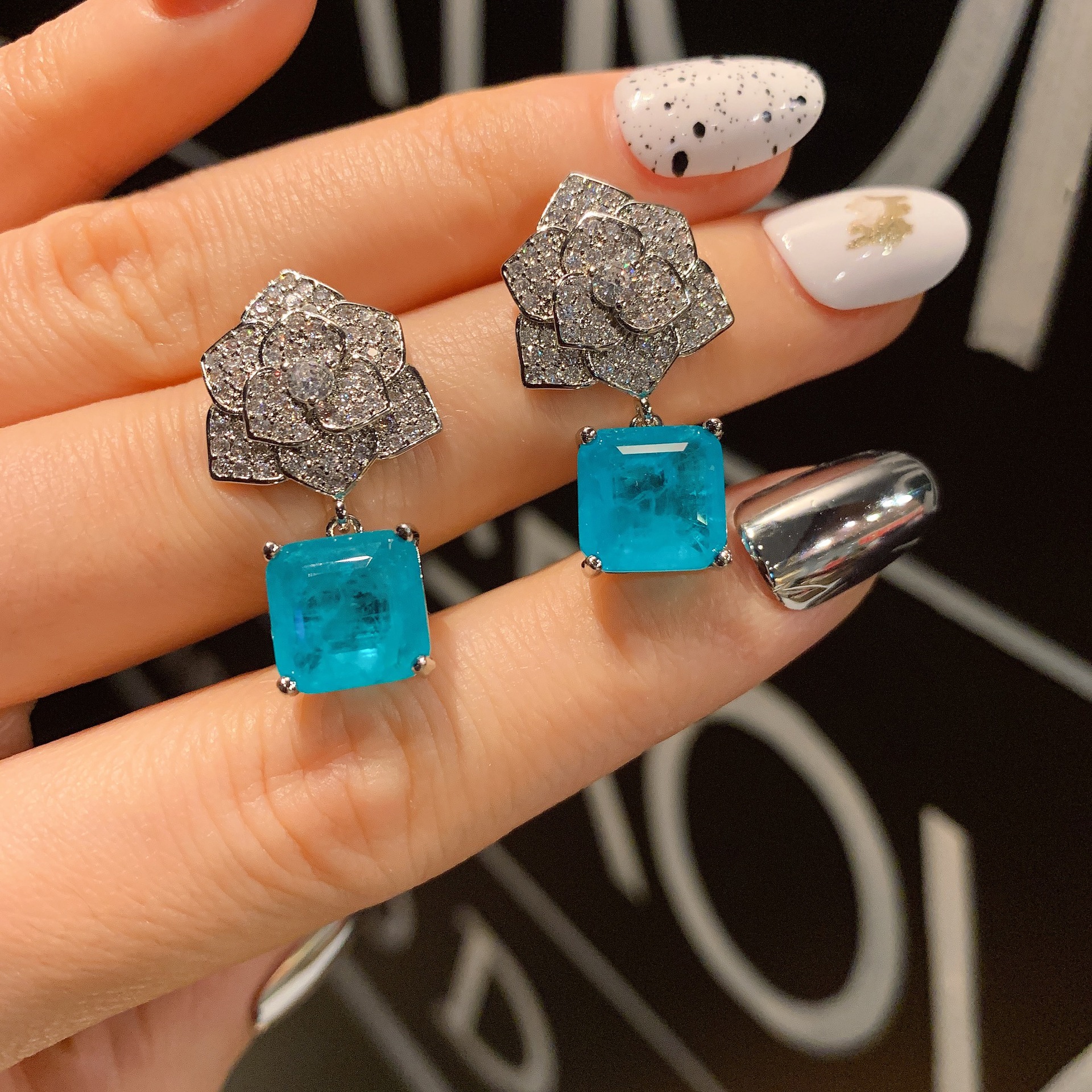 Zhuang Sheng joyería europea y americana simulación palaiba anillo collar pendientes traje en forma de flor creativa diamante completo 10*10