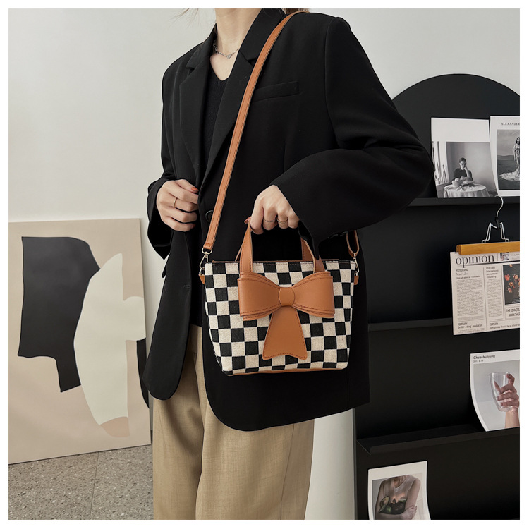 Fashion Geometric Small Bag Women's Bag New Fashion Shoulder Messenger Bag Shoulder Bag display picture 7