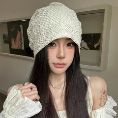 ニットの透かし彫りの山の帽子の女性の春の夏の新型の薄い金の通気性は顔の小さい包頭の帽子の大きい頭の周りの冷たい帽子の潮を現します。