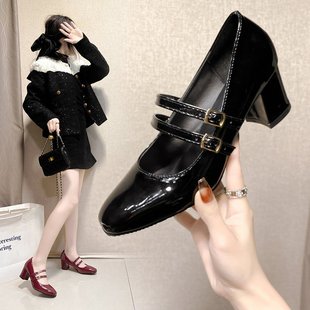 23�����¿����ŮЬ�r�з��^С�tЬ�ָ�Ӣ��һ�ֿۆ�Ь��