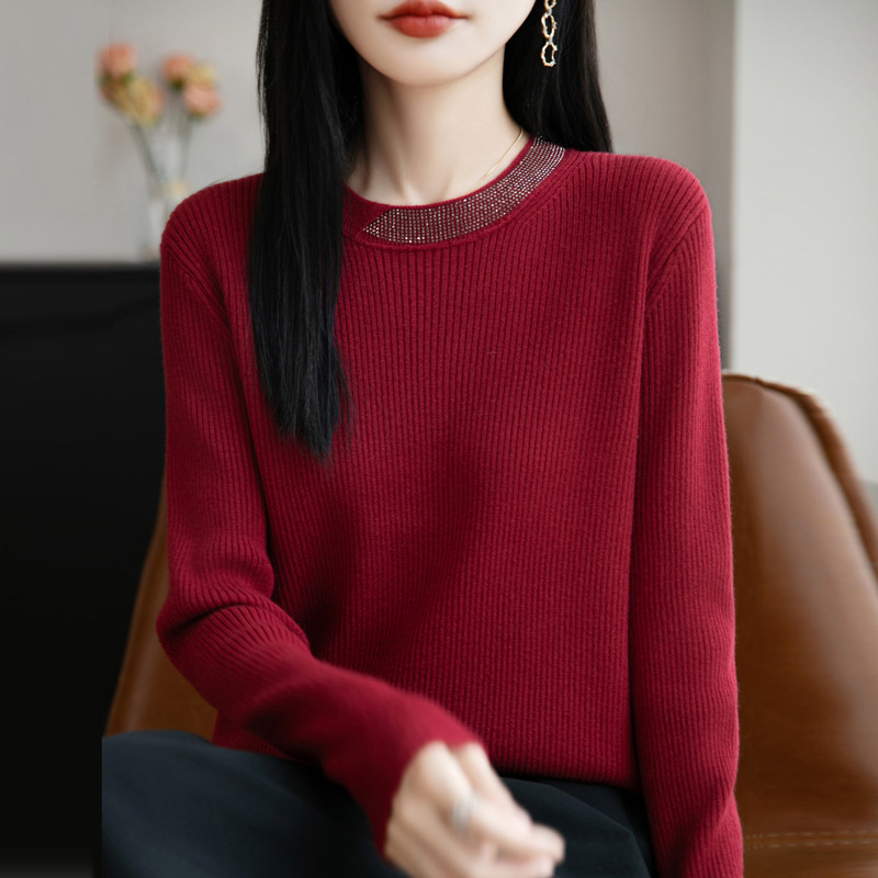 Premium high-end rhinestone round-neck knitted base shirt for women, new autumn slim-fit sweater, elegant and loose-fitting inner layer