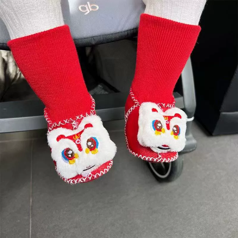 Меховые детские туфли перед шагами утолщенные и бархатные мягкие ботинки