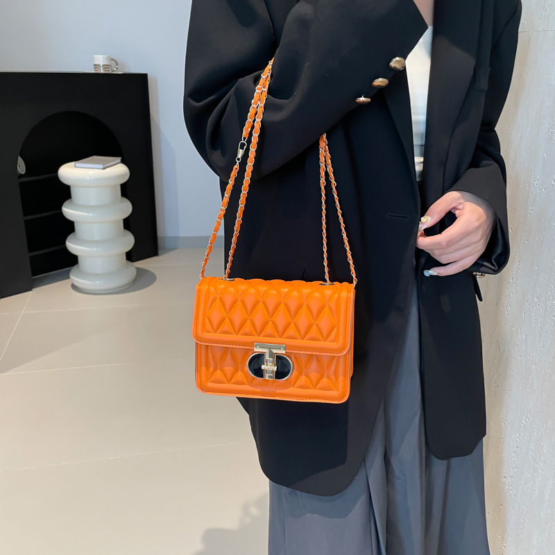 2024 neue Modische Lock Handheld frauen Koreanische Ausgabe Beliebte Lingge Stickerei Gewinde Einzigen Kreuz Schulter Kleine_voghion.com