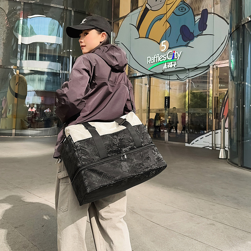 Trend design capacious travel bag to go out