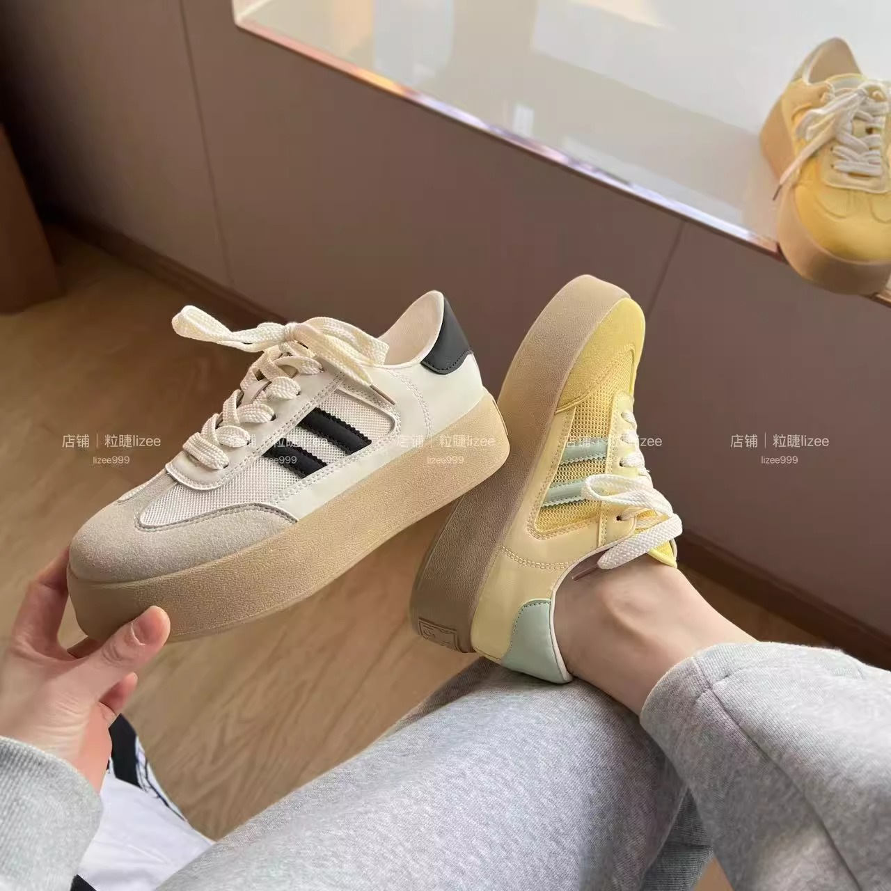 Zapatos deportivos casuales super calientes para niños nuevos zapatos blancos transpirables delgados de verano para mujeres con suela gruesa y alta image 3