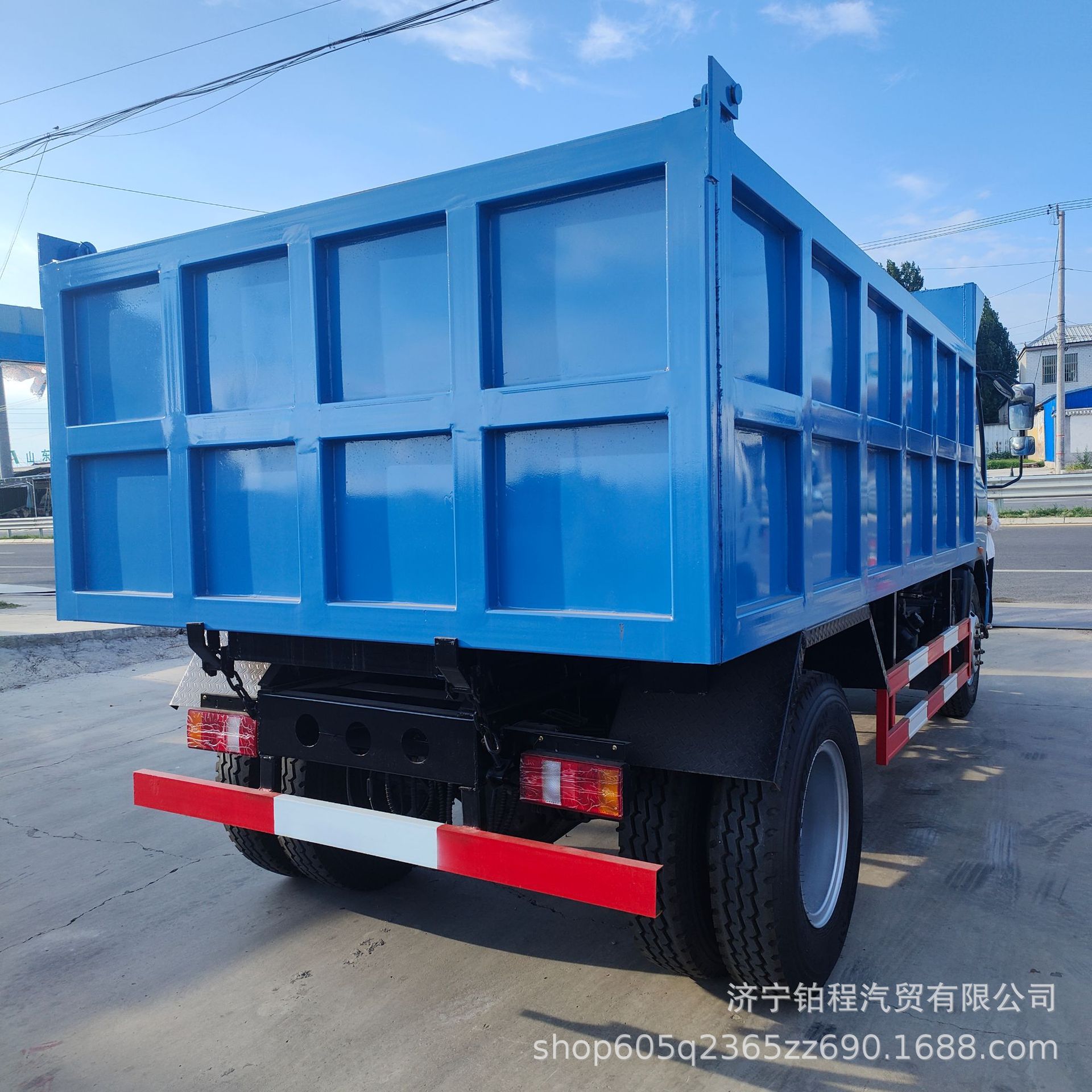 Cross-border export to Africa: Sinotruk Howo rear-tipping dump truck, 3-ton, 5-ton, 10-ton muck transport vehicle
