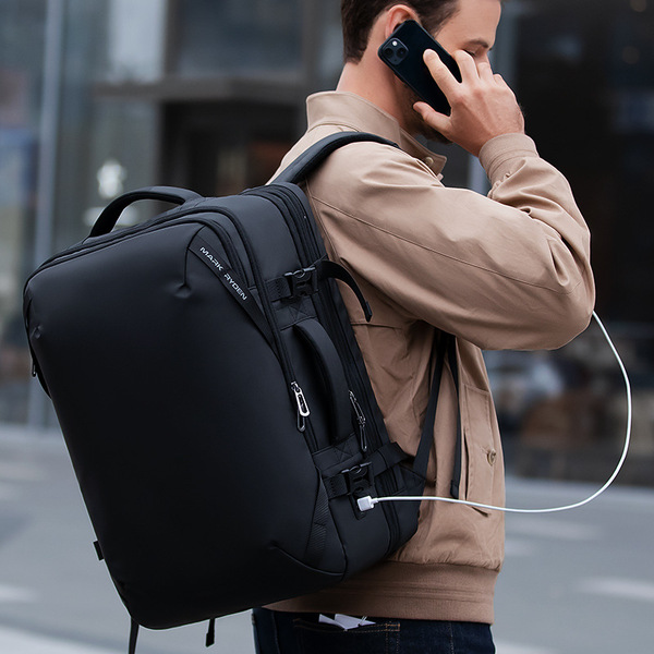 Capacious laptop
