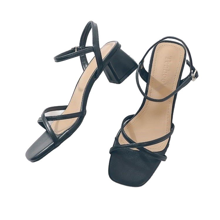 Una palabra con sandalias para mujeres 2026 nuevo tacones gruesos de verano de color sólido no se cansará de los pies de los zapatos de tacones altos franceses