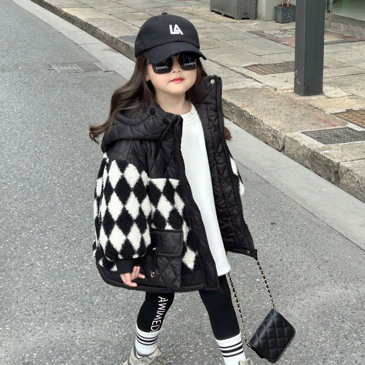 2023 Winter Neue Mädchen Modische Diamant Plaid Fleece Koreanische Ausgabe Baby Ausländer Verdickte Baumwolle Mantel_voghion.com