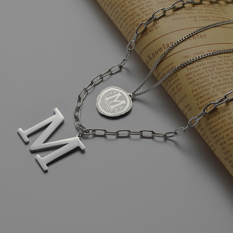 Collier En Acier Inoxydable À Double Chaîne Épaisse Avec Lettre Creuse De La Personnalité Coréenne display picture 3