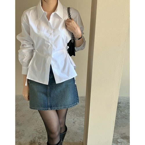 Slimming Long-Sleeve Belted Shirt with Elegant Fit, Waist-Clinching One-Button Closure