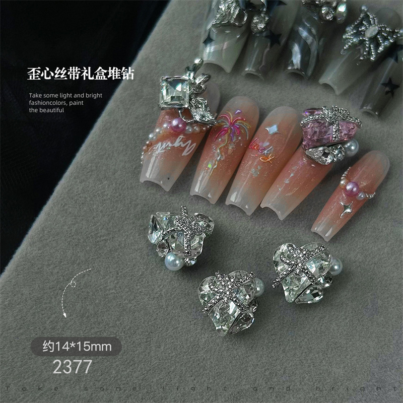 Caja de regalo de cinta de corazón torcido blanco diamante 2377