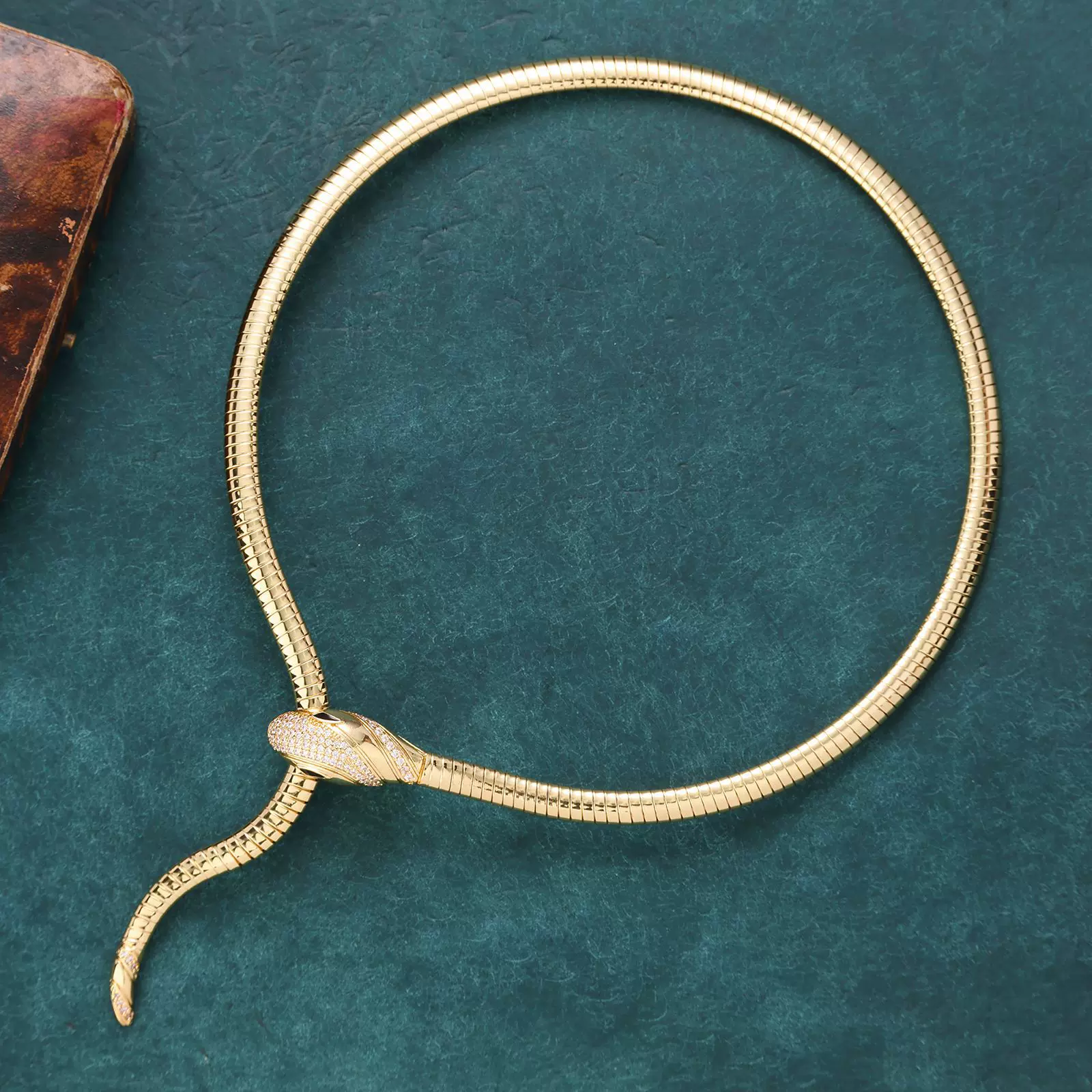 工厂定制设计感灵蛇时尚百搭金属嘻哈蛇骨项链饰品女士简约锁骨链