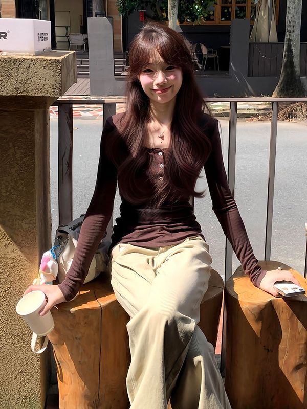 美式复古咖色长袖t恤女春秋新款修身显瘦辣妹设计感打底内搭上衣|undefined