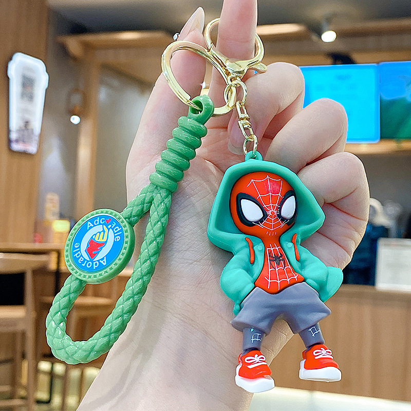 Nueva camiseta de moda cool Spiderman llavero Marvel muñeca colgante bolso de coche colgante regalo llavero image 10