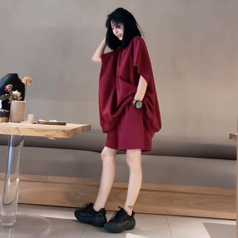 스포츠 세트 여자 여름 2025 새로운 미국 복고풍 하이 엔드 패션 캐주얼 티셔츠 반바지 투피스 트렌디 세트