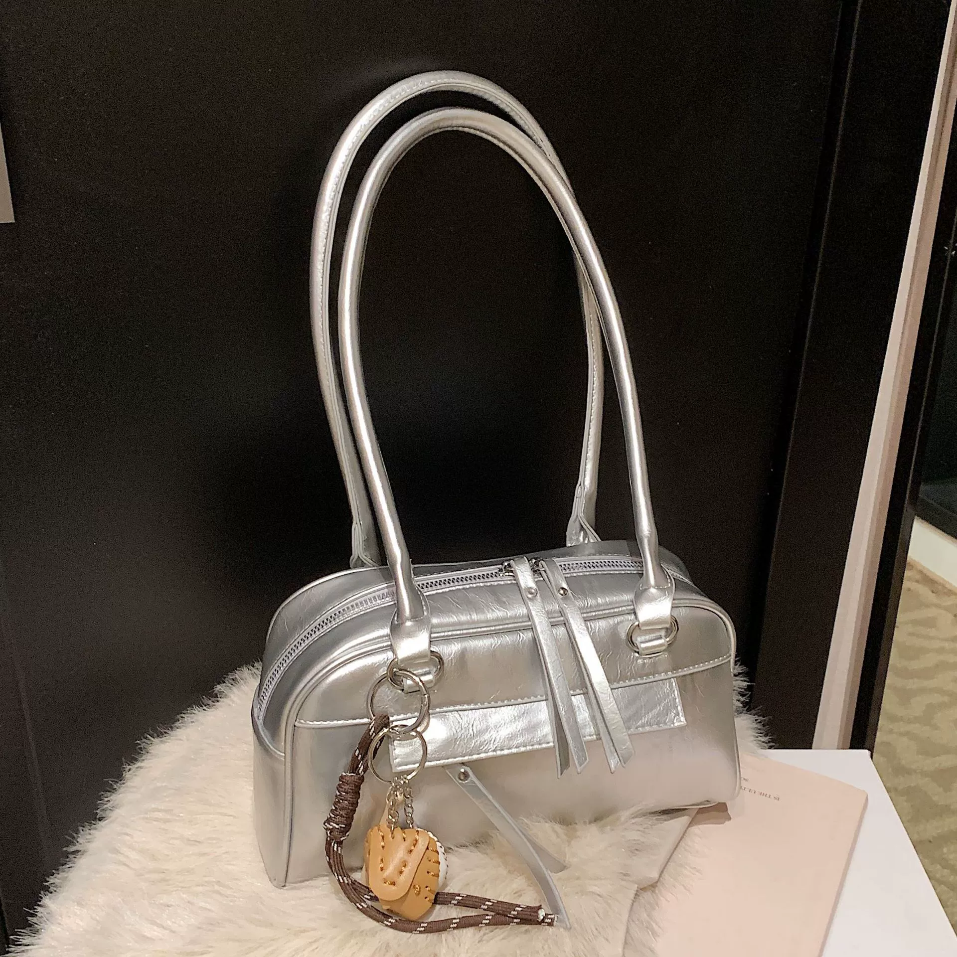 Retro capacious shoulder bag, one-shoulder bag for leisure, pillow