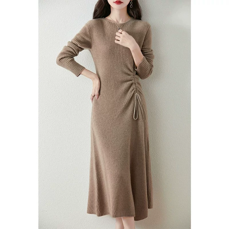 Вязаное платье во французском стиле для женщин осенью и зимой, круглый вырез, утягивающее талию, облегающее платье-свитер средней длины, облегающее бедра.