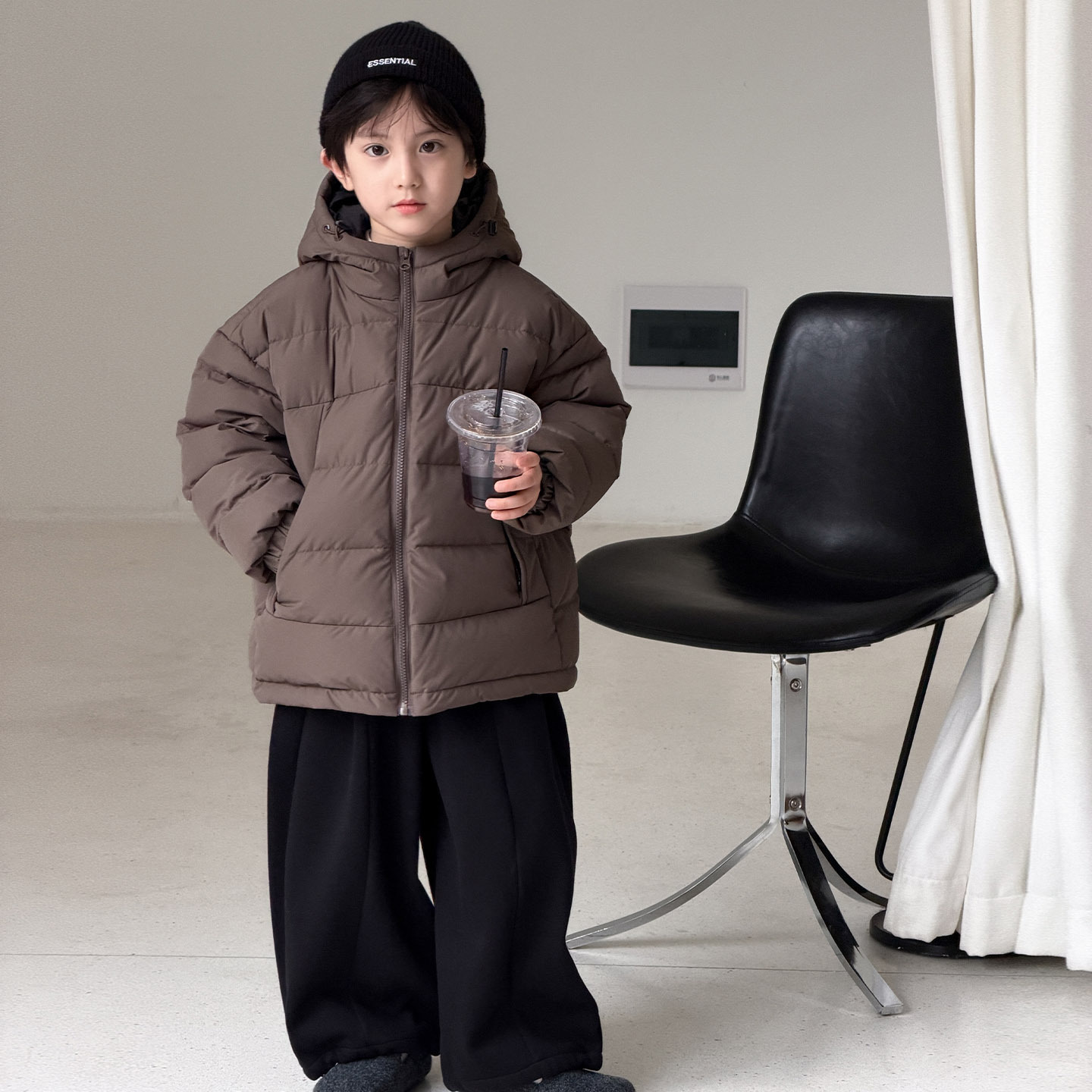 McCarthy ropa para niños chaqueta de plumón para niños chaqueta de pan gruesa para niños 2025 invierno nuevo chaqueta de calentamiento de la piel blanca