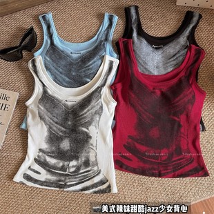 Design short top with cups, American style, flowered, trend of season, slim fit, beautiful back