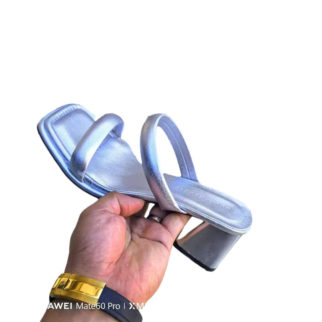 Tacones de cristal transparentes con sandalias de tacones altos de cabeza cuadrada nuevos dulces tacones gruesos rasgados con arco zapatillas de talón bajo Heel