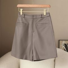 少量の服は2025年の春の新型女性の本革の綿羊皮の短い革のズボンのカジュアルな高腰の本革のズボンです。