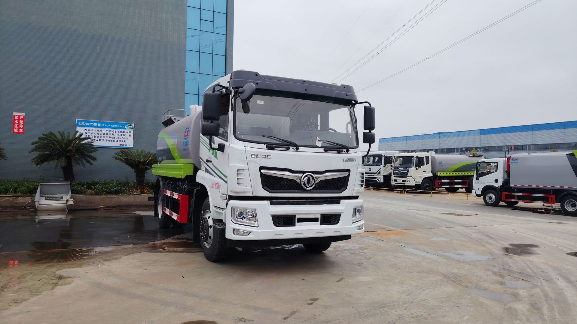 Dongfeng Forica 12-ton landscaping sprinkler truck, multi-functional 15-ton dust suppression vehicle, disinfection vehicle, water transport vehicle
