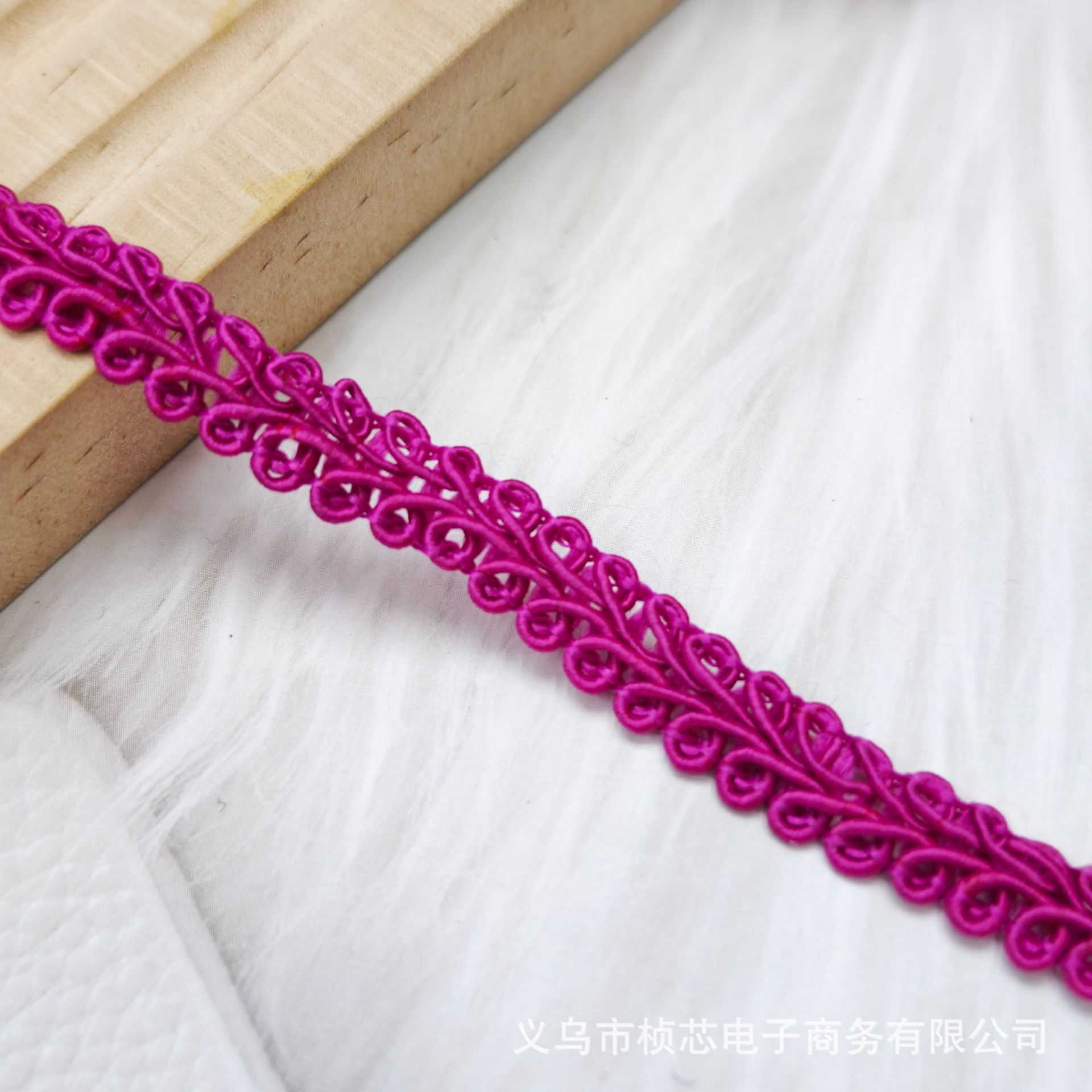 0.8cm*Rose red