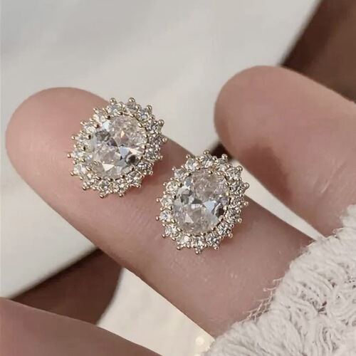 Super shiny pigeon egg temperament zircon silver needle earrings for women niche design high-end light luxury fashion earrings