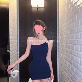 纯欲风辣妹子斜肩紧身连衣裙吊带夏季收腰新款修身显瘦气质短裙子