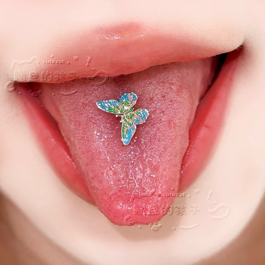 Silver pointed spike labret stud material detail