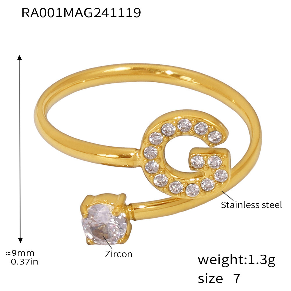 Qiong Yao Titanium Steel 26 letras con incrustaciones de circón Juego de joyas PVD chapado en oro real collar de retención de color pulsera anillo aretes