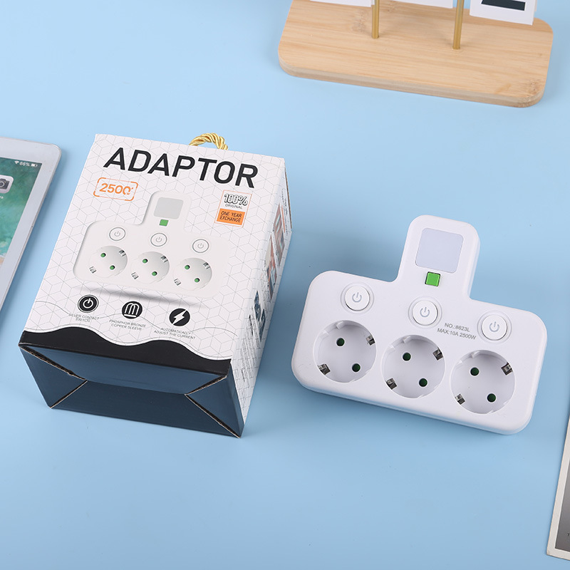 Enchufe de conversión de estilo europeo ruso con lámpara nocturna con un interruptor de agujero caja de color empaquetada con puerta de seguridad infantil