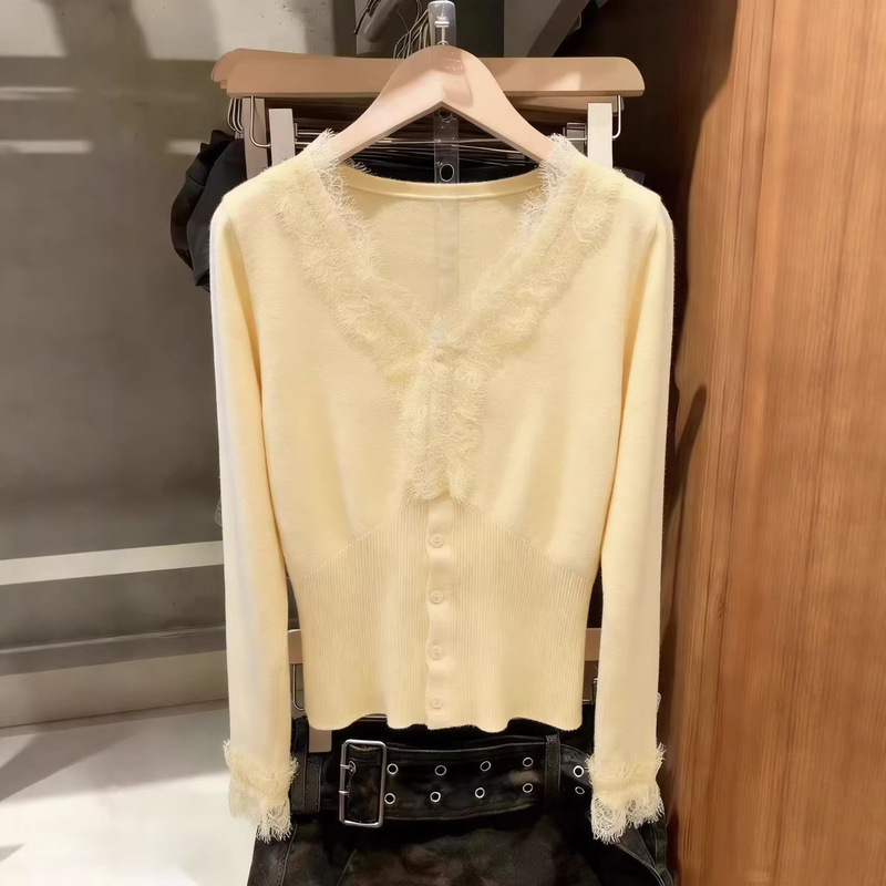 Water-Soluble Lace Cashmere Cardigan for Women Early Spring V-Neck Skin-Friendly Cashmere Loose Large Size Knitted Base Shirt Chic Water-Soluble Lace Cashmere Cardigan for Women Early Spring V-Neck Skin-Friendly Cashmere Loose Large Size Knitted Base Shirt Chic