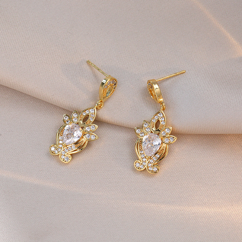 Wenjian diseño original nicho precioso pétalo pendientes hembra Luz de lujo del temperamento de la joyería del oído pendientes de alto grado de Oro