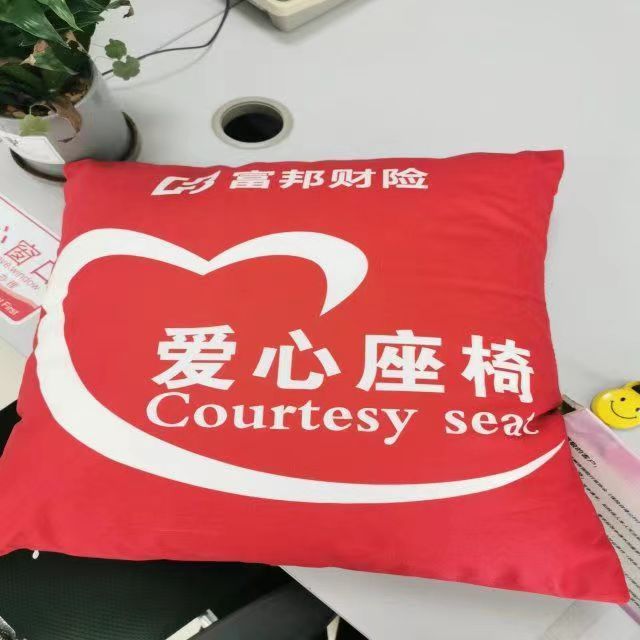 メーカー銀行の愛のテーブルと椅子のクッションは枕の専用席を抱いて工商農業郵便交通を建設します。|undefined