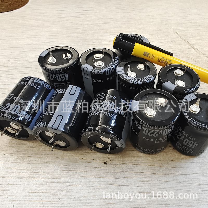 插件牛角电解电容 450V 220UF 450V 25X30 误差20% 105度 25*30