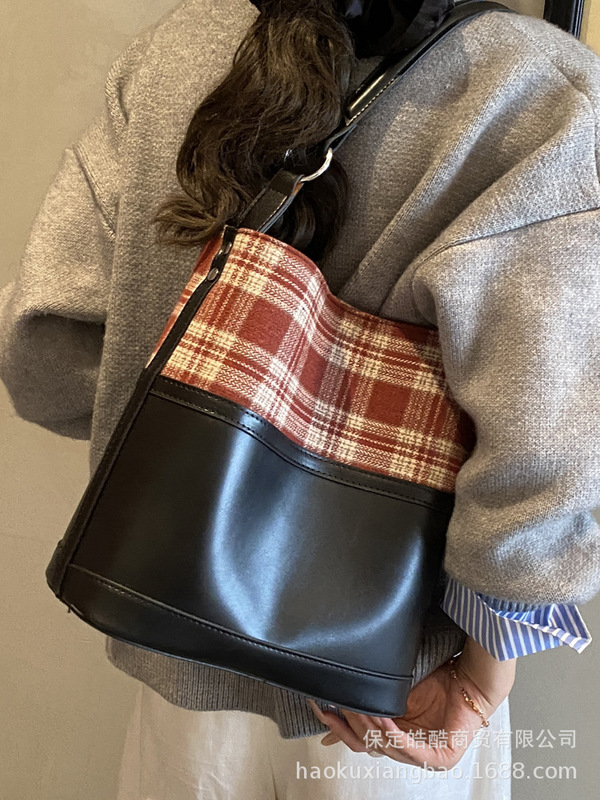 大容量包包女式2025新款小众格子超火通勤女包高级感单肩包水桶包|undefined