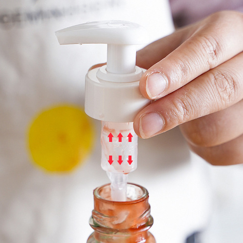 Kitchen tool oyster sauce squeezer, household oyster sauce press pump, plastic sauce squeezer, oyster sauce pressing nozzle, oyster sauce presser