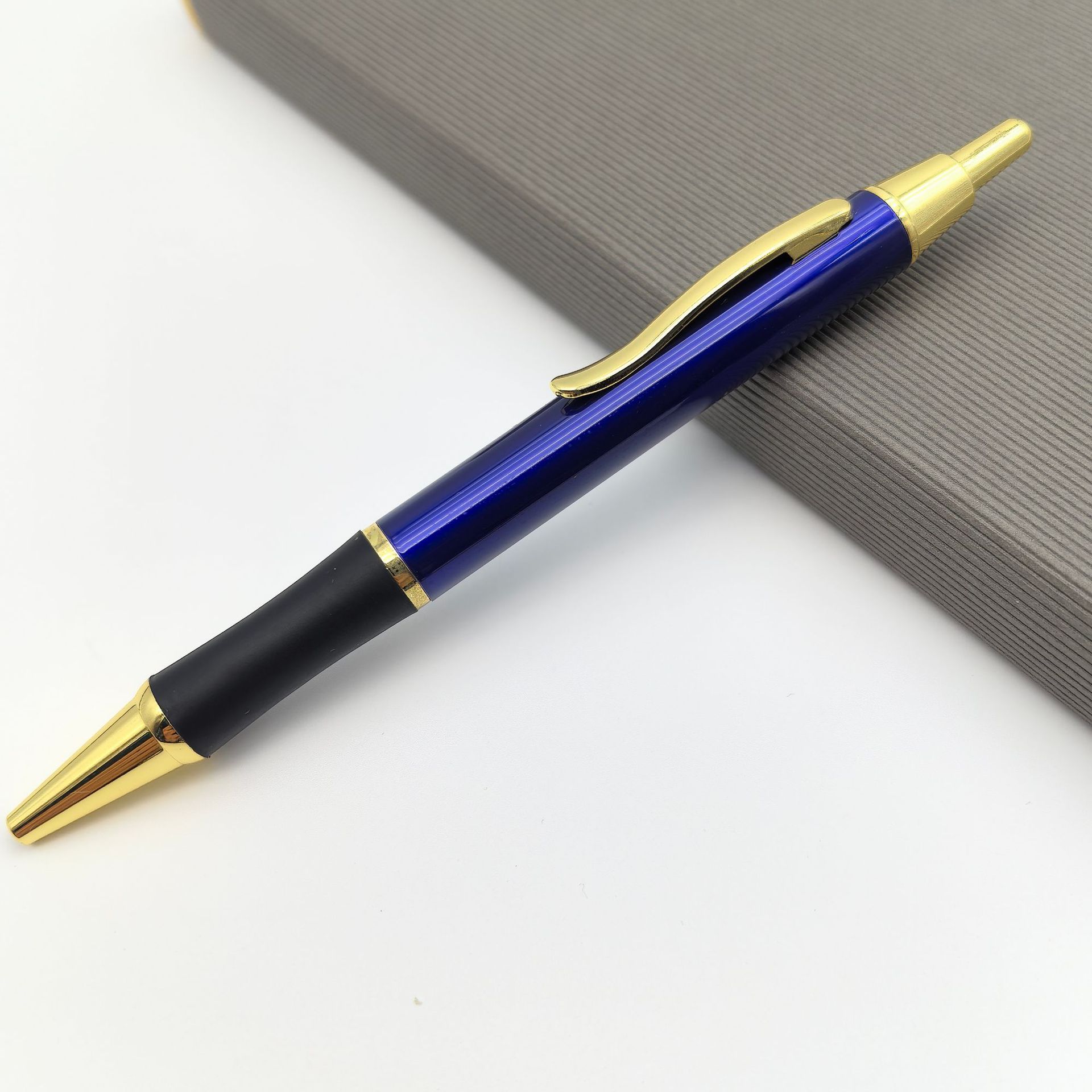 Metal personalizado pulsador antideslizante silicona cubierta bolígrafo bolígrafo de regalo de negocios bolígrafo de firma bolígrafo de conferencia