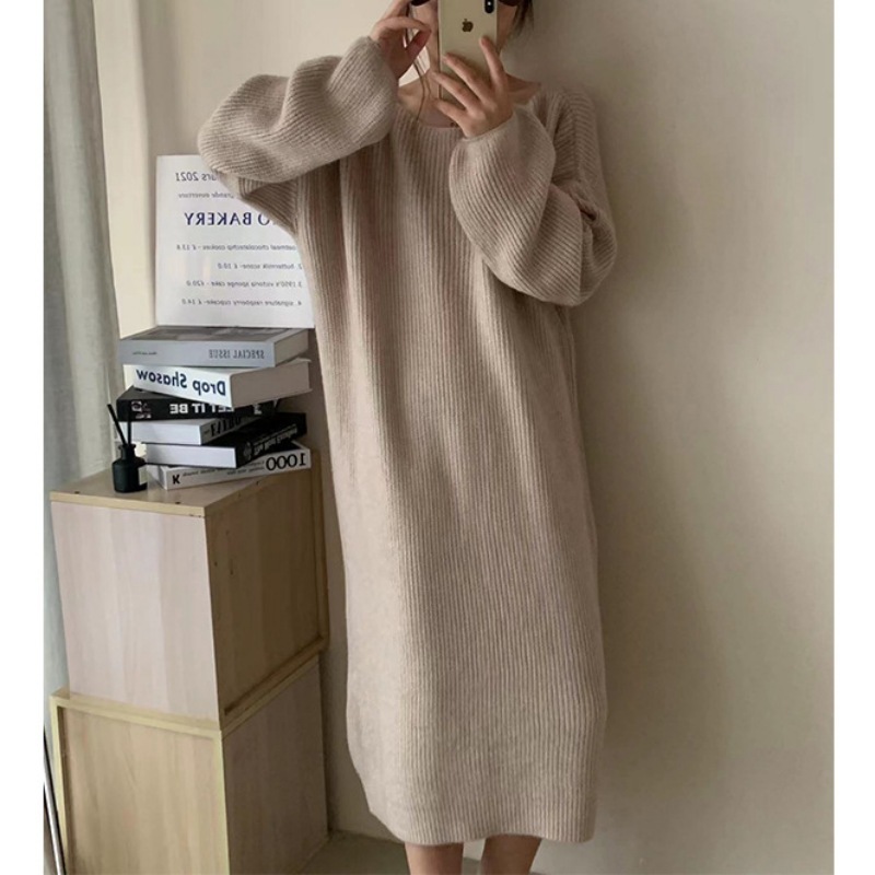 秋冬の服の新型の怠惰な風のニットの長袖のワンピースの女性のゆったりした中の長いタイプは膝の純色のセーターを過ぎてスカートを打ちます。|undefined