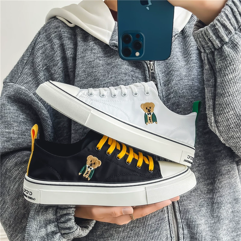 Вышитые туфли из ткани 2024 Летние Lefu мужские туфли тонкий студенческий тренд холст маленькие белые туфли дышащие спортивные туфли