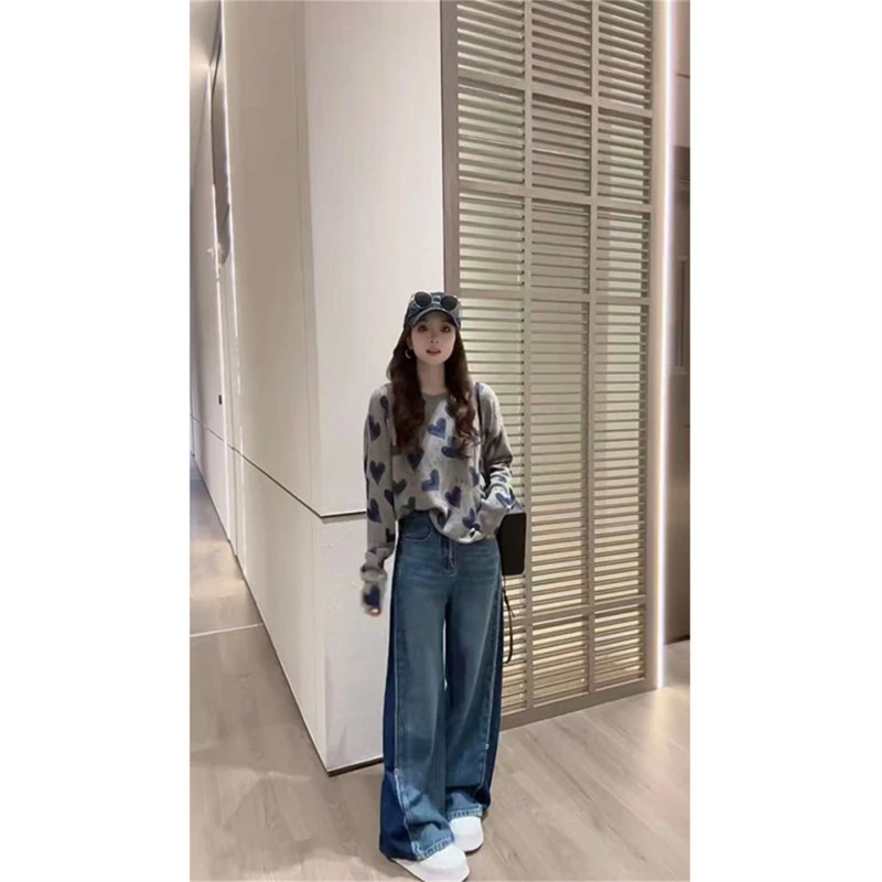 韩系早秋穿搭慵懒高级感爱心印花套头针织衫垂坠感阔腿牛仔裤套装|undefined