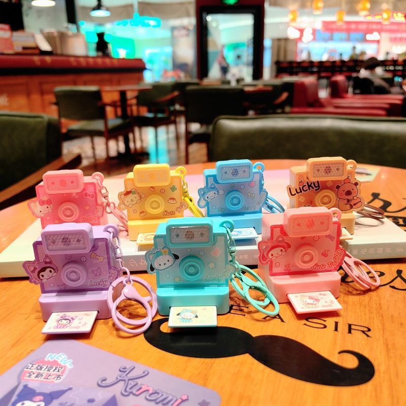クリエイティブサンリオ発光カメラキーホルダーかわいいポラロイドカメラバッグペンダントキーチェーン小さなギフト|undefined
