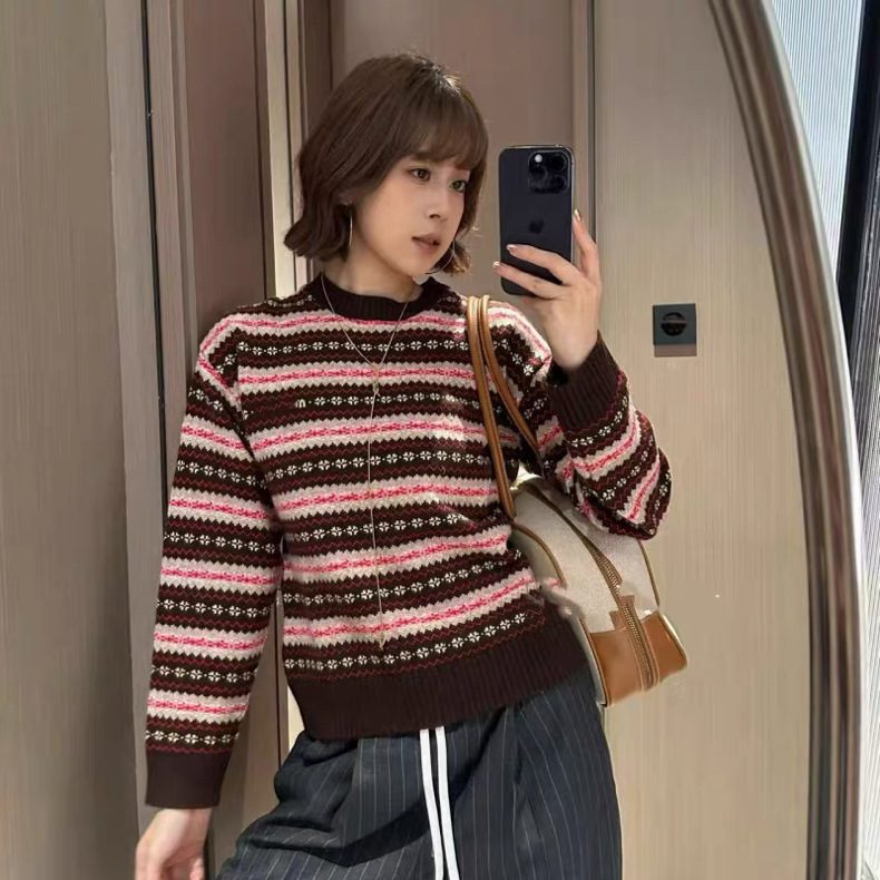 mi u毛衣撞色条纹字母提花圆领针织长袖女25秋冬9月新品宽松毛衣