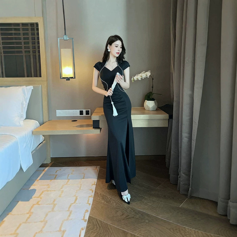 Curved trim technician workwear, elegant evening dress, solid color V-neck, contrasting color bodycon dress, in stock Curved trim technician workwear, elegant evening dress, solid color V-neck, contrasting color bodycon dress, in stock